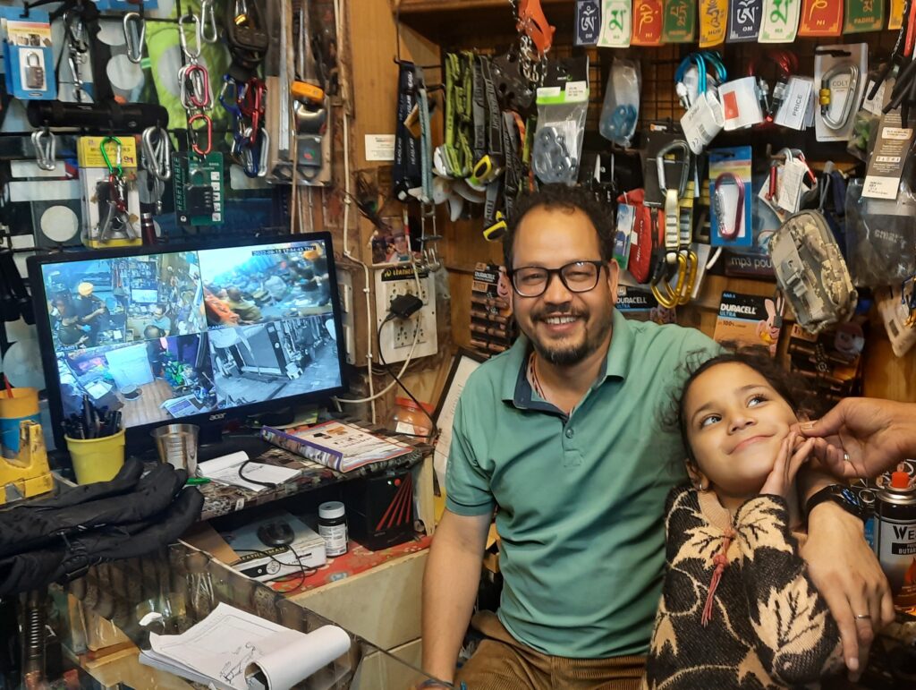 Image of owner and his daughter in the trek store